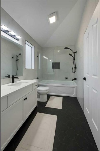 447 Tuscany Ridge Heights Nw, Calgary, AB - Indoor Photo Showing Bathroom