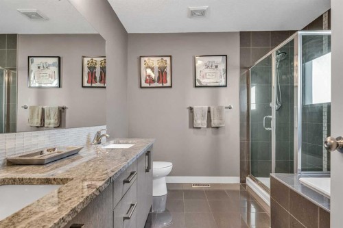 2-4613 17 Avenue Nw, Calgary, AB - Indoor Photo Showing Bathroom
