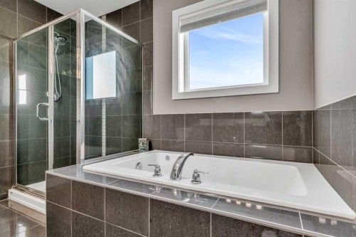 2-4613 17 Avenue Nw, Calgary, AB - Indoor Photo Showing Bathroom