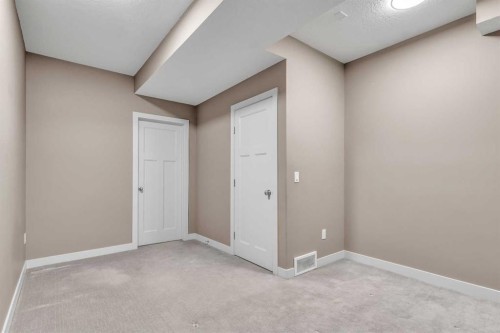2-4613 17 Avenue Nw, Calgary, AB - Indoor Photo Showing Other Room