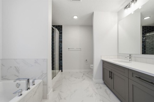 301 Dawson Wharf Road, Chestermere, AB - Indoor Photo Showing Bathroom