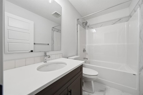 301 Dawson Wharf Road, Chestermere, AB - Indoor Photo Showing Bathroom