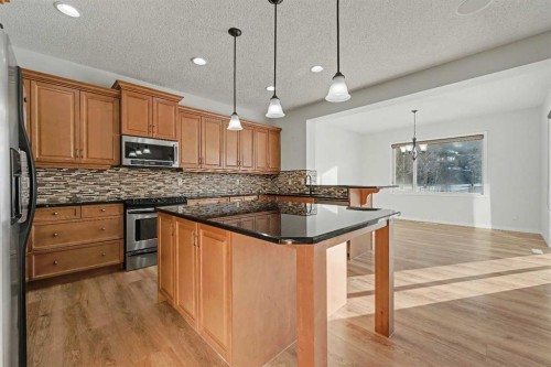 134 Autumn Gardens Se, Calgary, AB - Indoor Photo Showing Kitchen With Upgraded Kitchen
