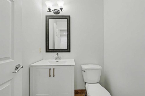 134 Autumn Gardens Se, Calgary, AB - Indoor Photo Showing Bathroom