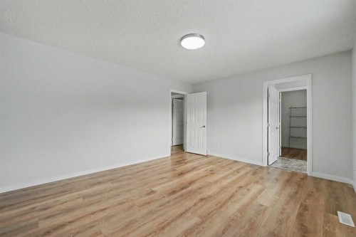 134 Autumn Gardens Se, Calgary, AB - Indoor Photo Showing Other Room