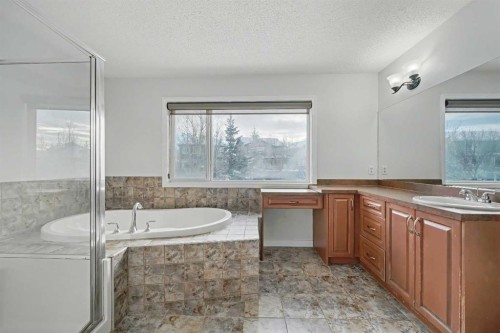 134 Autumn Gardens Se, Calgary, AB - Indoor Photo Showing Bathroom