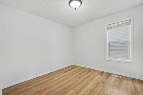 134 Autumn Gardens Se, Calgary, AB - Indoor Photo Showing Other Room