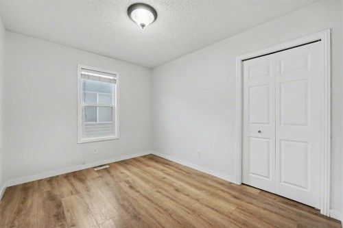 134 Autumn Gardens Se, Calgary, AB - Indoor Photo Showing Other Room