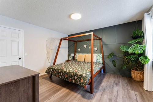 147 Chaparral Ridge Circle Se, Calgary, AB - Indoor Photo Showing Bedroom