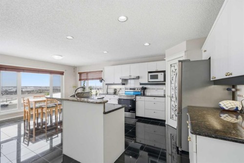 62 Hampstead Gardens Nw, Calgary, AB - Indoor Photo Showing Kitchen