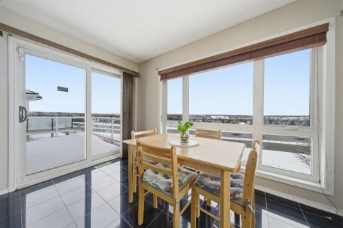 62 Hampstead Gardens Nw, Calgary, AB - Indoor Photo Showing Dining Room