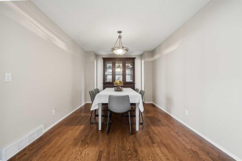 62 Hampstead Gardens Nw, Calgary, AB - Indoor Photo Showing Dining Room