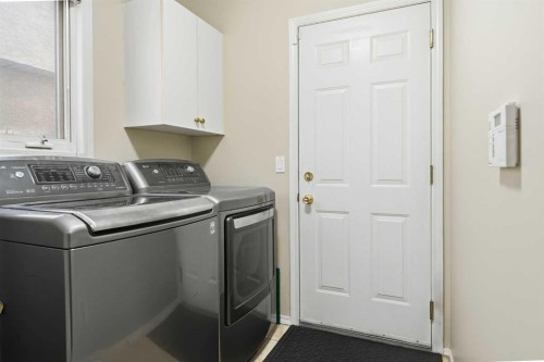 62 Hampstead Gardens Nw, Calgary, AB - Indoor Photo Showing Laundry Room