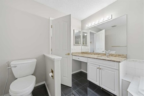 62 Hampstead Gardens Nw, Calgary, AB - Indoor Photo Showing Bathroom