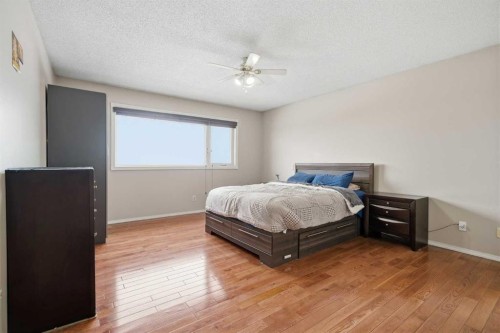 62 Hampstead Gardens Nw, Calgary, AB - Indoor Photo Showing Bedroom