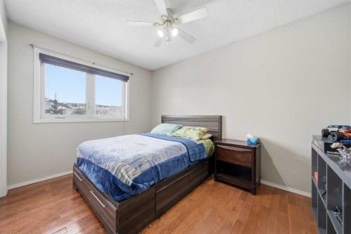 62 Hampstead Gardens Nw, Calgary, AB - Indoor Photo Showing Bedroom