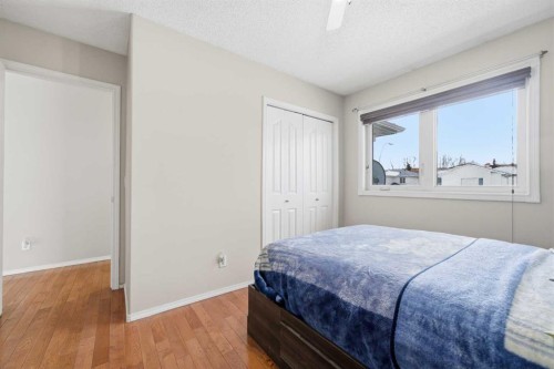 62 Hampstead Gardens Nw, Calgary, AB - Indoor Photo Showing Bedroom