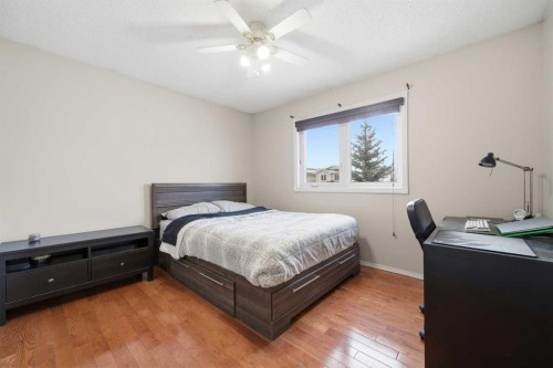 62 Hampstead Gardens Nw, Calgary, AB - Indoor Photo Showing Bedroom