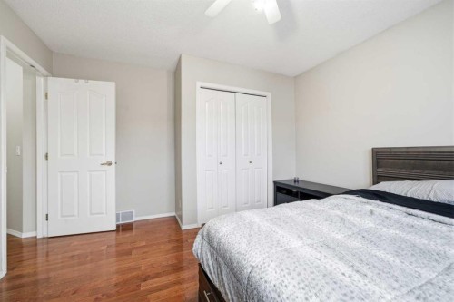 62 Hampstead Gardens Nw, Calgary, AB - Indoor Photo Showing Bedroom