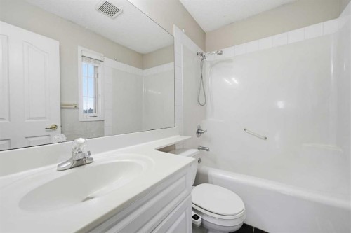 62 Hampstead Gardens Nw, Calgary, AB - Indoor Photo Showing Bathroom