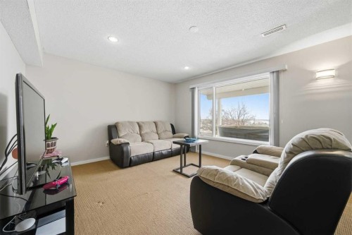 62 Hampstead Gardens Nw, Calgary, AB - Indoor Photo Showing Other Room