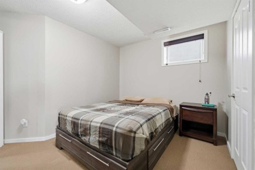 62 Hampstead Gardens Nw, Calgary, AB - Indoor Photo Showing Bedroom
