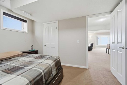 62 Hampstead Gardens Nw, Calgary, AB - Indoor Photo Showing Bedroom