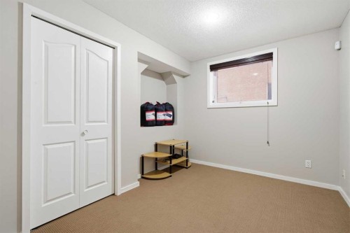62 Hampstead Gardens Nw, Calgary, AB - Indoor Photo Showing Other Room