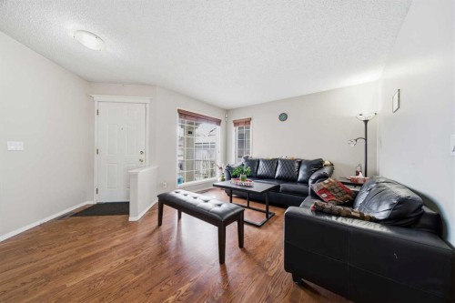 62 Hampstead Gardens Nw, Calgary, AB - Indoor Photo Showing Living Room