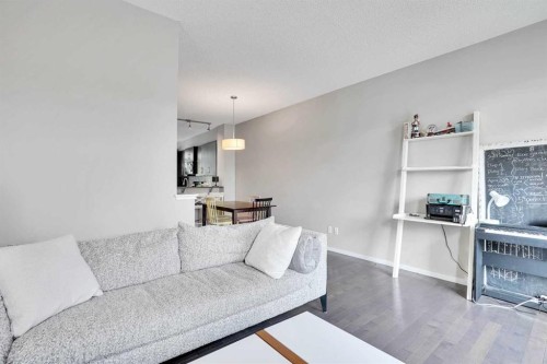 306 Ascot Circle Sw, Calgary, AB - Indoor Photo Showing Other Room