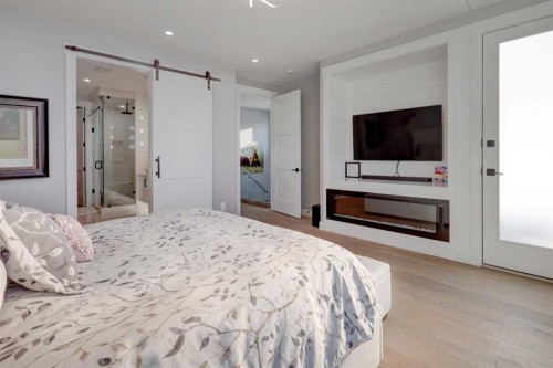 2026 29 Street Sw, Calgary, AB - Indoor Photo Showing Bedroom