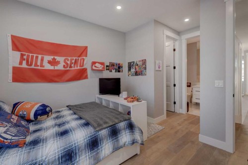 2026 29 Street Sw, Calgary, AB - Indoor Photo Showing Bedroom