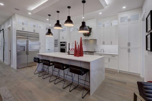 2026 29 Street Sw, Calgary, AB - Indoor Photo Showing Kitchen With Upgraded Kitchen