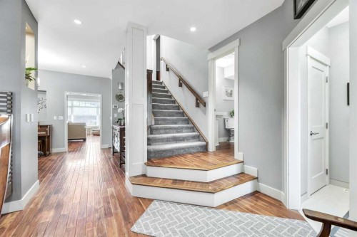 4826 Bowness Road Nw, Calgary, AB - Indoor Photo Showing Other Room