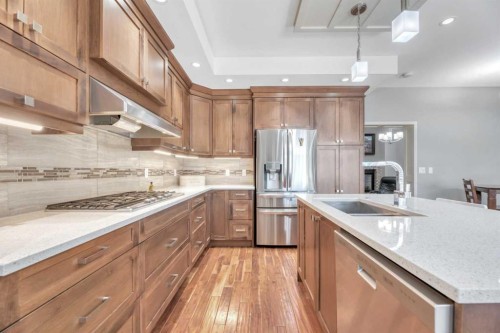 4826 Bowness Road Nw, Calgary, AB - Indoor Photo Showing Kitchen With Stainless Steel Kitchen With Upgraded Kitchen