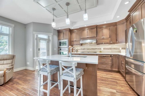 4826 Bowness Road Nw, Calgary, AB - Indoor Photo Showing Kitchen With Stainless Steel Kitchen With Upgraded Kitchen