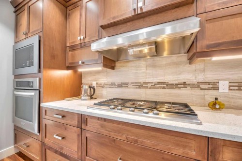 4826 Bowness Road Nw, Calgary, AB - Indoor Photo Showing Kitchen