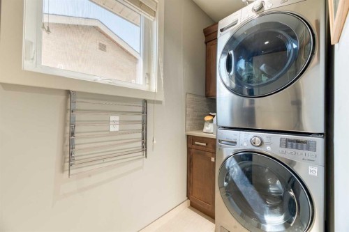 4826 Bowness Road Nw, Calgary, AB - Indoor Photo Showing Laundry Room