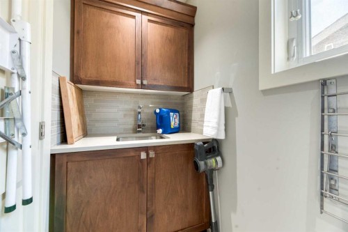 4826 Bowness Road Nw, Calgary, AB - Indoor Photo Showing Kitchen