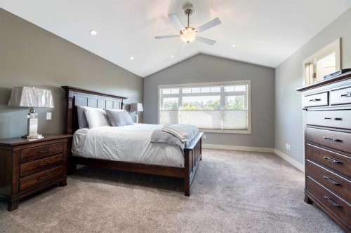 4826 Bowness Road Nw, Calgary, AB - Indoor Photo Showing Bedroom