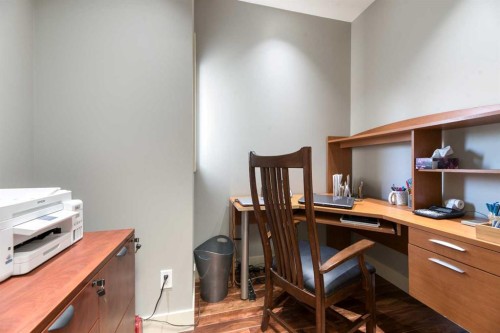 4826 Bowness Road Nw, Calgary, AB - Indoor Photo Showing Other Room