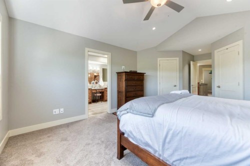 4826 Bowness Road Nw, Calgary, AB - Indoor Photo Showing Bedroom