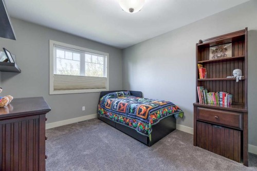 4826 Bowness Road Nw, Calgary, AB - Indoor Photo Showing Bedroom