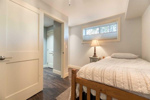 4826 Bowness Road Nw, Calgary, AB - Indoor Photo Showing Bedroom