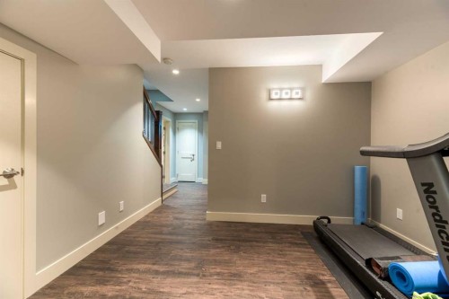 4826 Bowness Road Nw, Calgary, AB - Indoor Photo Showing Other Room