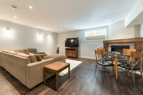 4826 Bowness Road Nw, Calgary, AB - Indoor Photo Showing Living Room