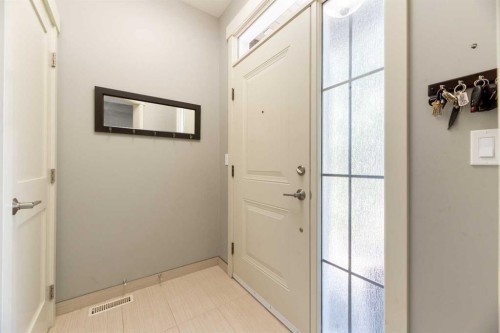 4826 Bowness Road Nw, Calgary, AB - Indoor Photo Showing Other Room