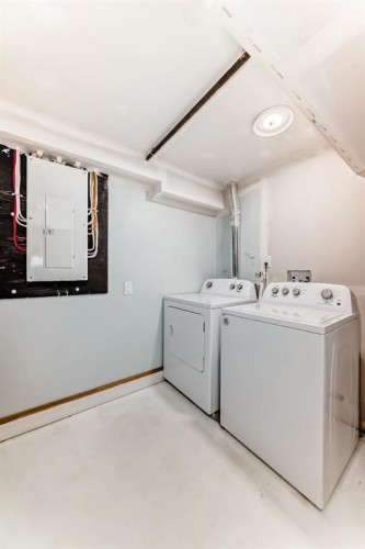 3221 32A Avenue Se, Calgary, AB - Indoor Photo Showing Laundry Room