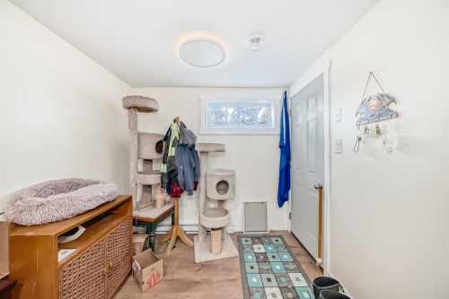 3221 32A Avenue Se, Calgary, AB - Indoor Photo Showing Other Room