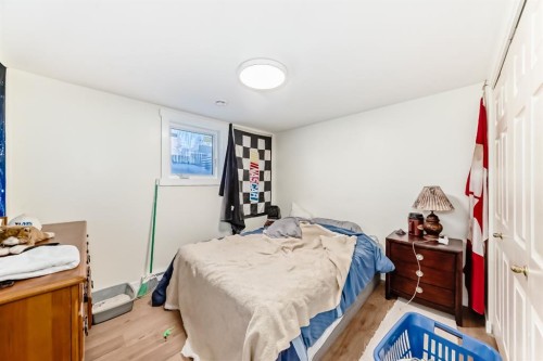 3221 32A Avenue Se, Calgary, AB - Indoor Photo Showing Bedroom